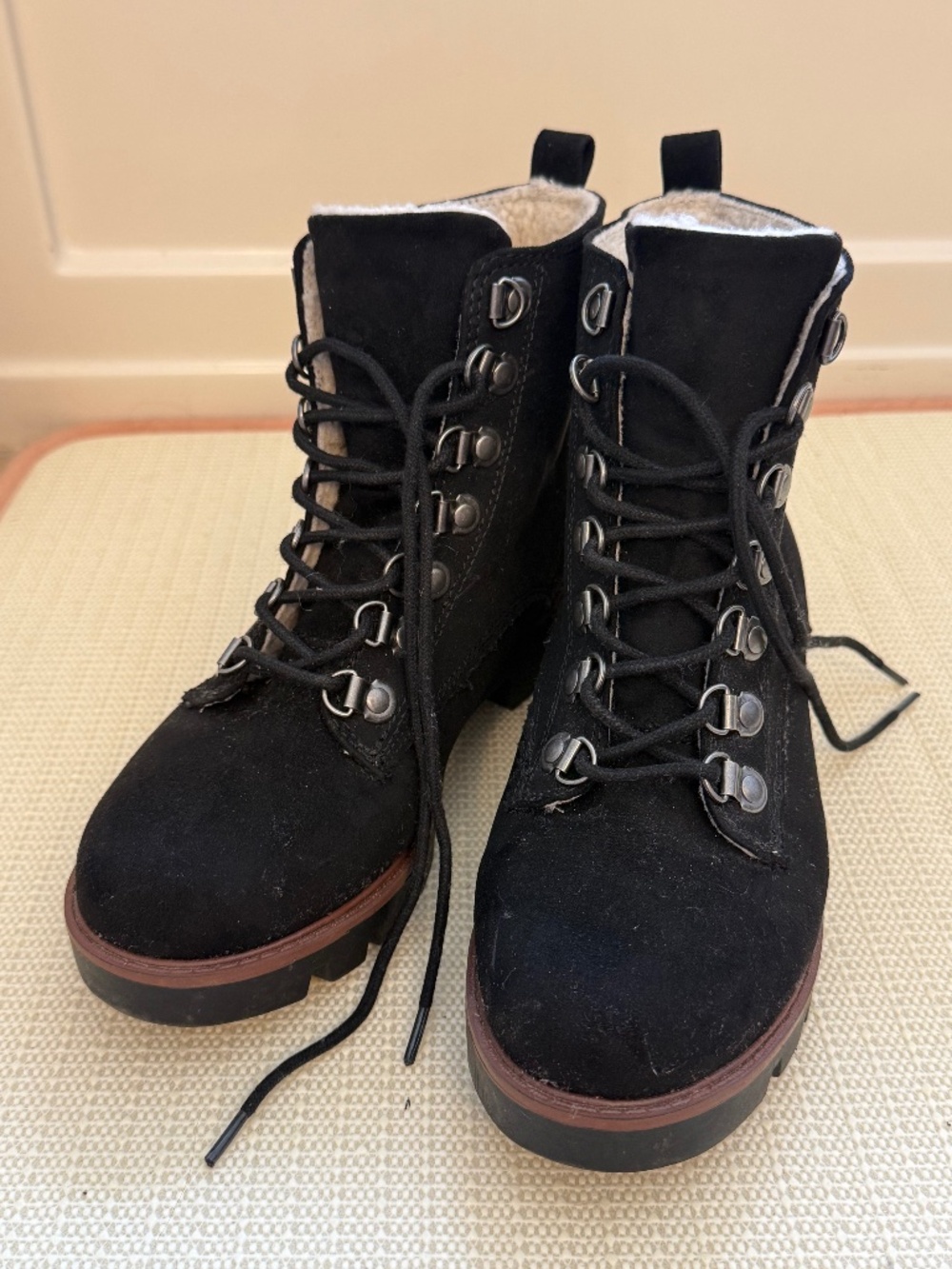 Cliffs Black Faux Fur Lace Up Women’s Boots Size 7.5